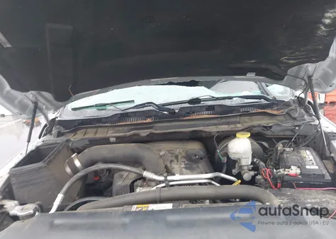 2018 Ram 1500 Express 4X4 6'4 Box z USA, uszkodzony, nr VIN 1C6RR7FTXJS309933